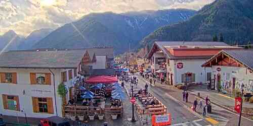 LIVE: Festhalle - Front Street - Leavenworth