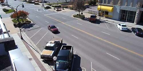 Movimiento de transporte en las calles de la ciudad webcam - Hutchinson