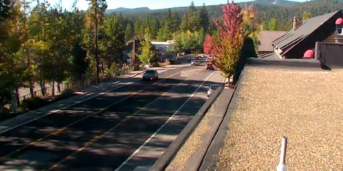 Traffic in the city center webcam - Tahoe City