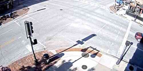 LIVE: Traffic on Court Avenue - Des Moines