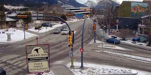 Traffic in the city center webcam - Canmore