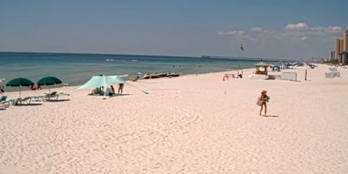 Vacationers on the sandy beach webcam - Panama City