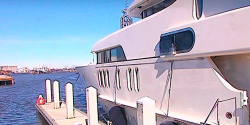 Yacht complex webcam - Savannah