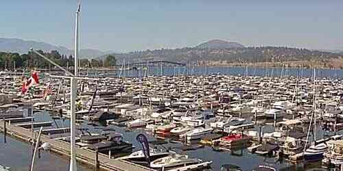 LIVE: Pier with ships in the city yacht club - Kelowna