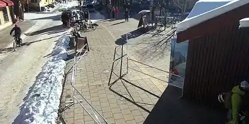 Estación de elevación inferior en la ciudad Cámara web