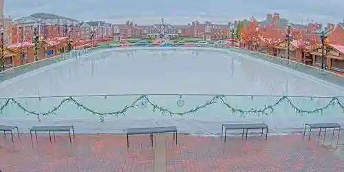 Pista de patinaje sobre hielo en el centro de la ciudad Cámara web